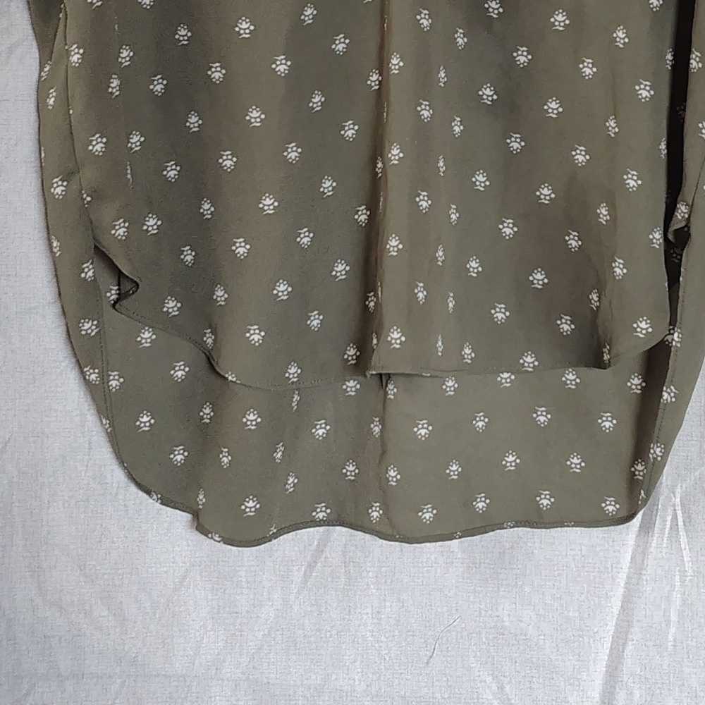 LOFT Olive Patterned Blouse - Picture 4 of 4